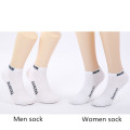 Benutzerdefinierte Logo -Nummer Jacquard kämmte Baumwolle extra niedrig geschnittene Männer Sportboot Socken Freizeit -Knöchelsocken für Männer Frauen